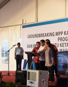 Presiden Joko Widodo (Jokowi), Kamis (2/6) sore melakukan Groundbreaking Mobile Power Plant (MPP) 100MW dan meresmikan PLTU Ketapang 20MW di Mempawah, Kalimantan Barat (Kalbar).