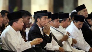 Presiden Jokowi dalam sebuah kesempatan bersama tokoh-tokoh Islam