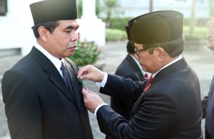 Sekrearis Kabinet Pramono Anung Menjadi Inspektur Upacara pada Upacara Hari Ulang Tahun kemerdekaan RI yang ke-71 di Lingkungan Sekretariat Negara dan Sekretariat Kabinet, Lapangan Uapacara Komplek Kementerian Sekretariat Negara Jakarta, Rabu, 17 Agustus 2016, Pagi.
