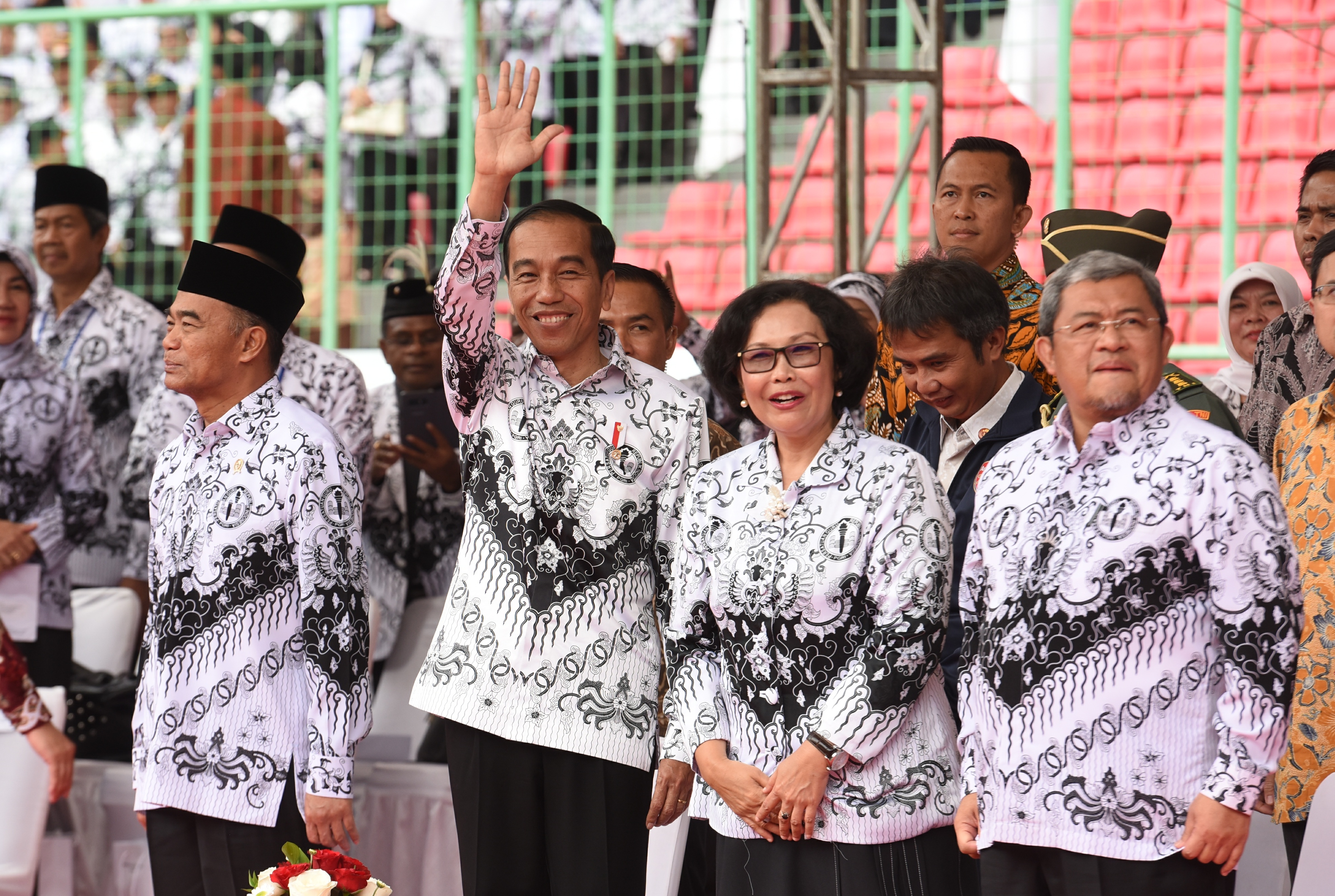 Dengarkan Aspirasi PGRI Presiden Jokowi Komitmen Tingkatkan