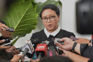 Menlu Retno menjawab pertanyaan wartawan (dokumentasi setkab.(foto dokumentasi setkab)