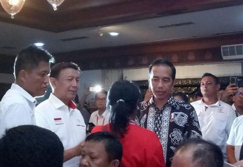 Kunjungi Keluarga, Presiden Jokowi Minta Pencarian Korban Lion Air ...