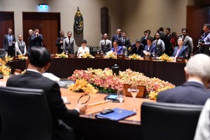 Presiden Jokowi saat mengikuti rangkaian agenda APEC di APEC Haus, (Minggu 18/11). (Foto: BPMI)