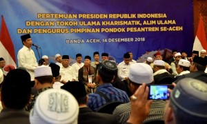 Presiden saat menghadiri pertemuan ulama se-Provinsi Aceh di Ballroom Hotel Hermes Palace, Kota Banda Aceh, Jumat (14/12). (Foto: BPMI)