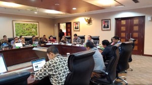 Deputi III KSP Yanuar Nugroho bersama pembicara lain dalam diskusi “Pelayanan Rakyat yang Bebas Korupsi, di Gedung Bina Graha, Jakarta, Rabu (9/1) lalu. (Foto: KSP)