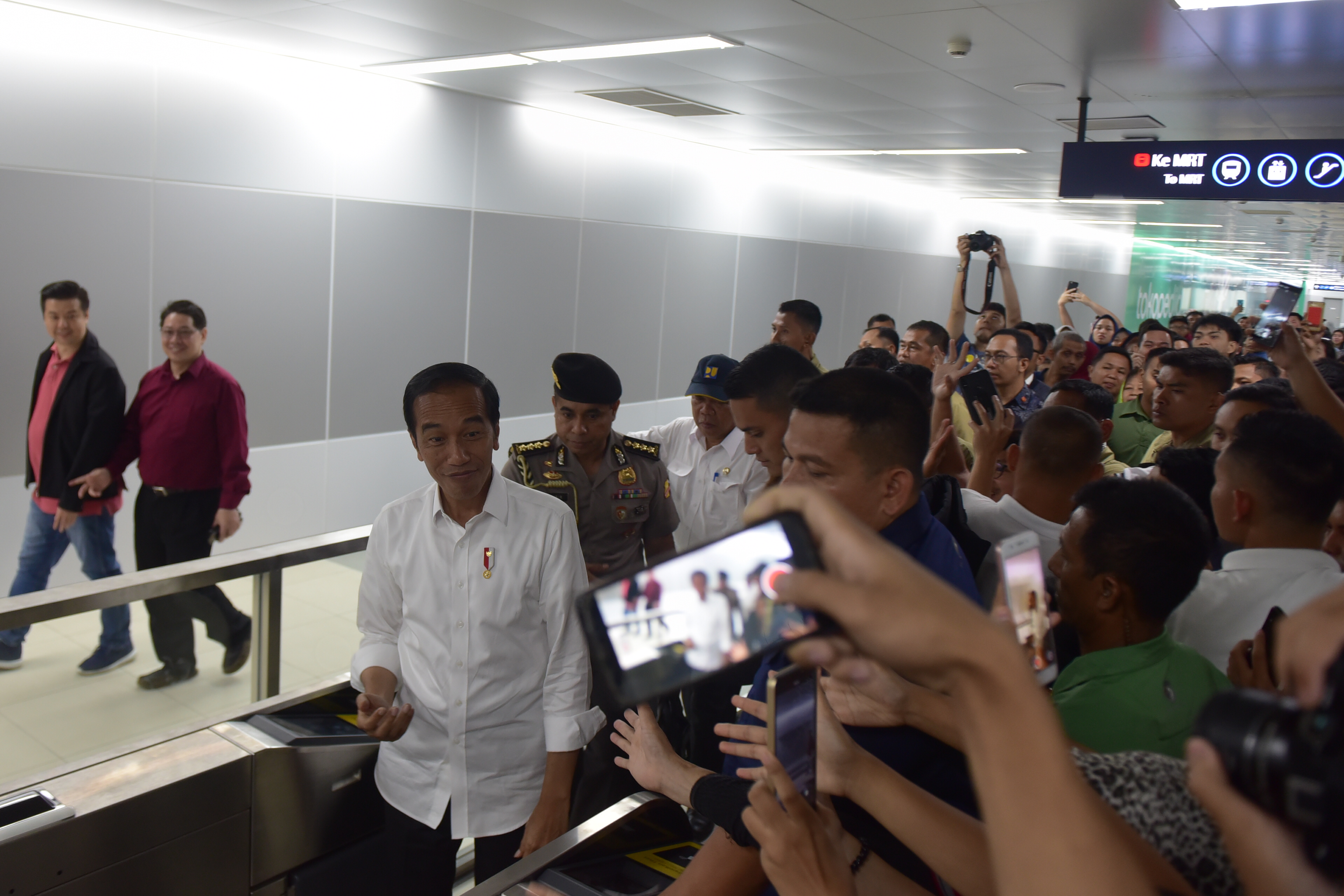 Diresmikan Minggu Presiden Jokowi Senang MRT Jakarta Disambut Antusias