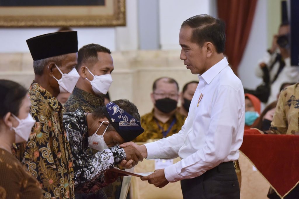 Sekretariat Kabinet Republik Indonesia President Jokowi Hands Over 1