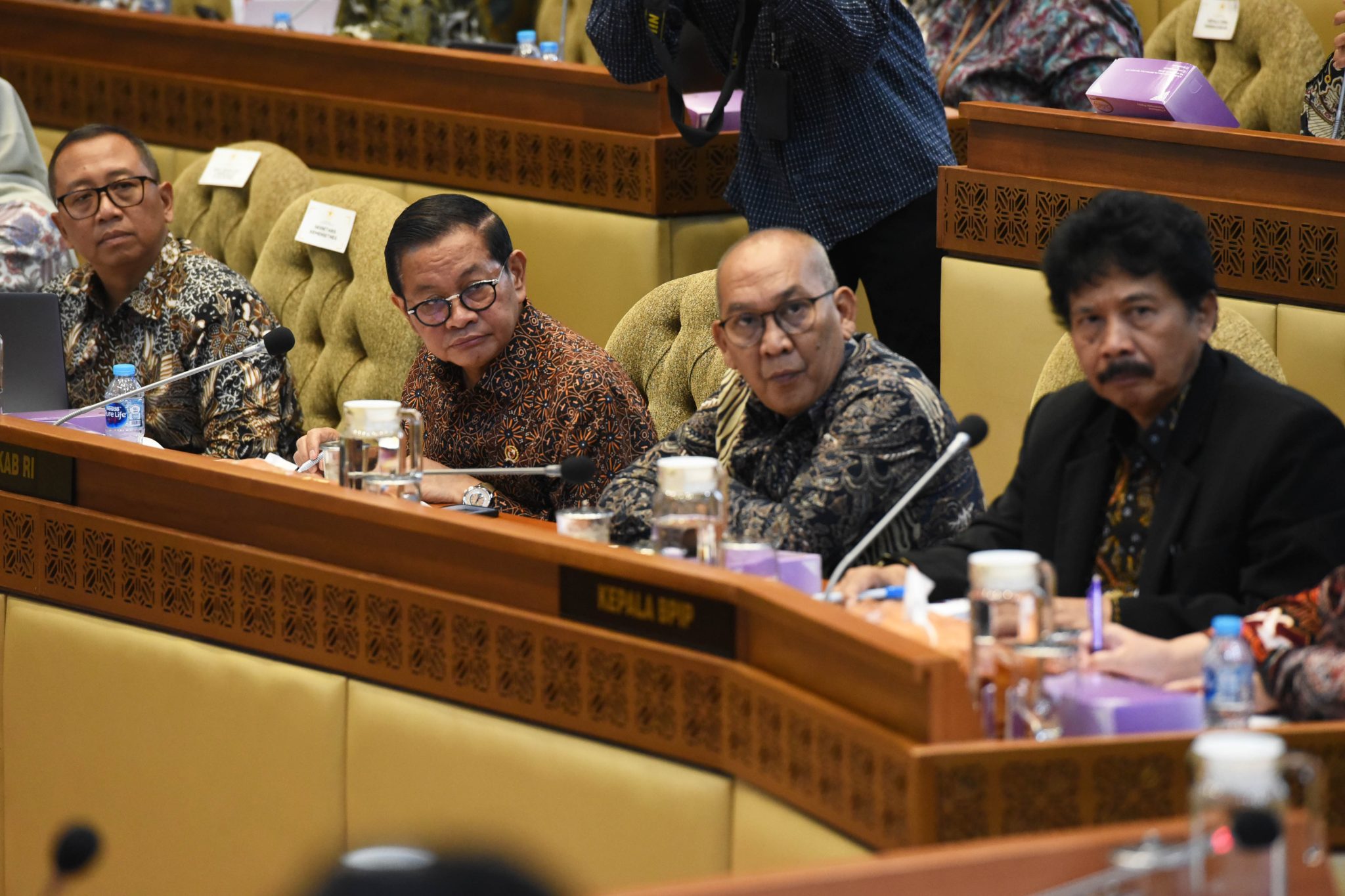 Sekretariat Kabinet Republik Indonesia Seskab Hadiri Rapat Kerja