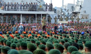 Presiden SBY memberikan arahan kepada ribuan prajurit TNI, di Surabaya, Senin (6/10)