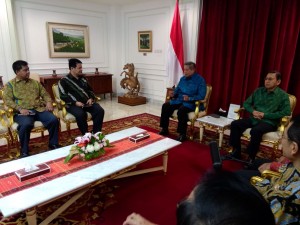 Presiden SBY didampingi Wapres Boediono menerima Ketua KPU Husni Kamil Manik