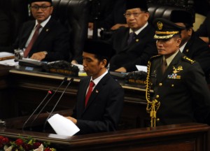 Presiden Jokowi saat menyampaikan pidato pertamanya di hadapan MPR, Senin (20/10)
