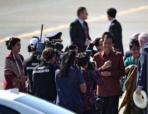 Jokowi diserbu wartawan di Brisbane1