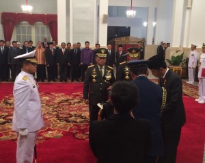 Laksamana Madya Ade Supandi dilantik Presiden Jokowi sebagai KSAL, di Istana Negara, Jakarta, Rabu (31/12)