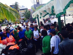 Menteri Lingkungan Hidup dan Kehutanan Siti Nurbaya menghadiri acara Live Green Festival di Makassar, Minggu (21/12)