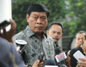 Menko Polhukam Tedjo Edy Purdijanto memberikan keterangan kepada wartawan di kantor Presiden, Jakarta, Kamis (4/12)