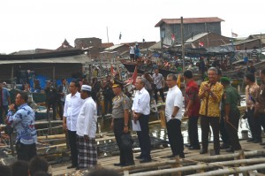 Presiden Jokowi saat mengunjungi kampung nelayan Tambak Lorok, Semarang, Selasa (2/12)
