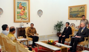 Presiden Jokowi  menerima Presdir ADB Takehiko Nakao , di Istana Merdeka, Jakarta, Selasa (13/1)