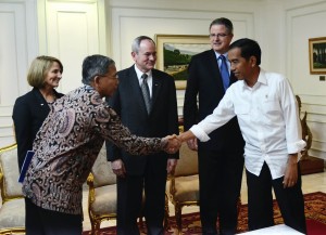 Presiden Jokowi menerima CEO Chevron, di kantor Presiden, Jakarta, Jumat (9/1) siang