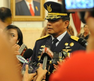 Marsdya Agus Supriatna menjawab wartawan seusai pelantikannya sebagai KSAU oleh Presiden Jokowi, di Istana Negara, Jakarta, Jumat (2/1) 