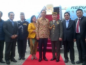 Presiden Jokowi dan Ibu Negara Iriana dilepas para pejabat Brunei Darussalam, sebelum melanjutkan perjalanan ke Filipina, Minggu (8/2) siang