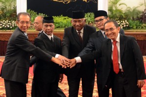 Inilah pimpinan baru KPK, dari kiri Adnan P. Praja, Indriyanto S, Taufiqurrahman Ruki, Johan Budi, dan Zulkarnai