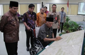 Gubernur Kaltim Awang Faroek Ishak meresmikan Kantor Badan Kepegawaian Daerah (BKD) Kaltim, di Samarinda, Kamis (29/1)