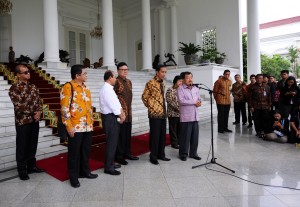 Presiden Jokowi dan Wapres Jusuf Kalla saat memberikan keterangan pers di Istana Bogor, Jabar, Jumat (20/2)