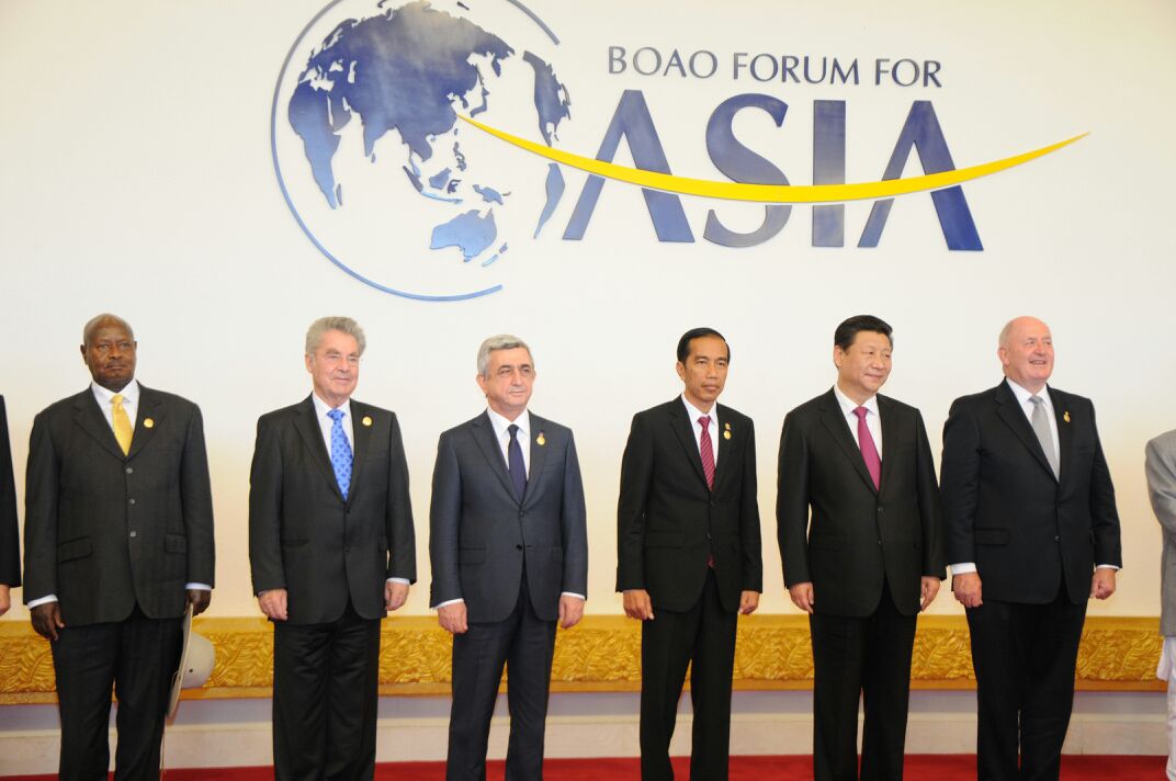 Presiden Jokowi di antara para pemimpin dunia lainnya di Boao Forum for Asia, di Hainan, RRT, Sabtu (28/3) pagi
