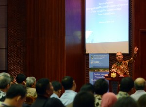 Seskab Andi Widjajanto saat menjadi keynote speaker pada Seminar Maritim, di Kemlu, Jakarta, Senin (2/3)