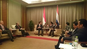 Presiden Jokowi melakukan pertemuan bilateral dengan PM Belanda Mark Rutte, di Hainan, RRT, Jumat (27/3) malam