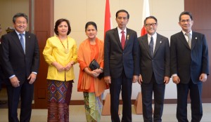 Presiden Jokowi dan Ibu Negara disambut Managing Officer Toyota Motor Corp Hiroyuki Fukui, dan Dubes Yusrin Ihza beserta istri, di kantor Pusat Toyota, Nagoya, Jepang, Rabu (25/3) 