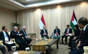 Presiden Jokowi menerima delegasi Palestina yang dipimpin PM Rami Hamdalla, di JCC, Jakarta, Selasa (21/4)