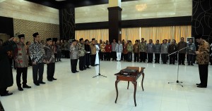 Kepala Staf Presiden Luhut B. Pandjaitan melantik para Deputi dan Staf Khususnya, di Gedung III Kemensetneg, Jakarta, Kamis (2/4)