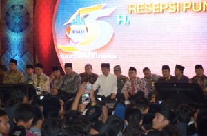 Presiden Jokowi saat menghadiri peringatan Harlah PMII, di Masjid Al Akbar, Surabaya, Jumat (17/4) malam