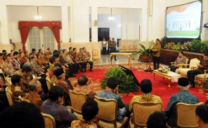 Presiden Jokowi memberikan sambutan pada eluncuran Program Transformasi, di Istana Negara, Jakarta, Selasa (26/5)