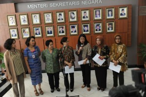 Panitia Seleksi ketika mengumumkan pendaftaran Calon Pimpinan KPK, di Gedung I Kemensetneg, Jakarta, Selasa (26/5) siang