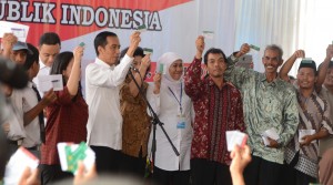 Presiden Jokowi dan warga Desa Temuwangi, Kecamatan Pedan, Kabupaten Klaten, Jateng, Senin (4/5).