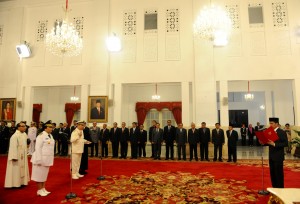 Presiden Jokowi melantik Wagub Papua Barat dan Kepala Bakamla, di Istana Negara, Jakarta, Rabu (27/5) siang