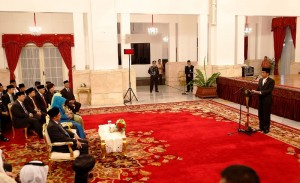 Presiden Jokowi memberikan sambutan pada Peringatan Isra Miraj Nabi Muhammad SAW, di Istana Negara, Jakarta, Jumat (15/5)