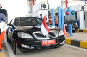 Mobi; Indonesia 1 yang ditumpangi Presiden Jokowi mencoba jalan tol Cikampek - Palimanan, di Cikopo, Purwakarta, Sabtu (13/6)