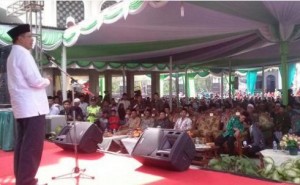 Menteri Agama Lukman Hakim Saifuddin saat meresmikan Masjid Tajul Arifin, di Tegal, Jateng, Senin (8/6) kemarin