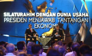 Presiden Jokowi saat berdialog dengan dunia usaha, di JCC Jakarta, Kamis (9/7)