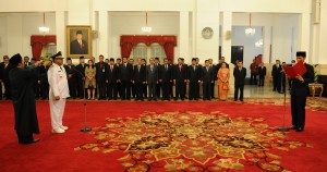 Presiden Jokowi melantik Rano Karno sebagai Gubernur Banten, di Istana Negara, Jakarta, Rabu (12/8)