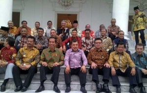 Presiden Jokowi dan Wakil Presiden Jusuf Kalla bersama para gubernur seluruh Indonesia, di Istana Bogor, beberapa waktu lalu