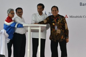 Presiden Jokowi meresmikan Mega Proyek Pertamina Terintegrasi,di kilang Donggi Senoro, Kabupaten Banggai, Sulteng, Minggu (2/8)