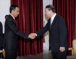 Presiden Jokowi menyambut kunjungan Utusan Khusus PM Jepang Shinzo Abe, Hiroto Izumi, di Istana Merdeka, Jakarta, Rabu (26/8)