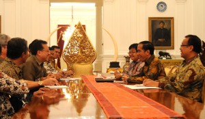 Presiden Jokowi didampingi Mensesneg dan Menteri LHK menerima pengurus PKBSI, di Istana Merdeka, Jakarta, Rabu (30/9) sore