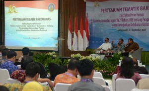 Wakil Seskab Bistok Simbolon (tengah) saat memberikan paparan pada Pertemuan Tematik Bakohumas, di Lemhanas, Jakarta, Rabu (2/9)