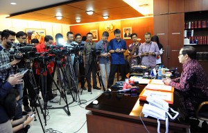 Seskab Pramono Anung menerima wartawan di ruang kerjanya, Gedung III, Kemensetneg, Jakarta, Rabu (28/10) siang