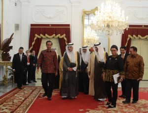 Presiden Jokowi menyambut utusan Raja Arab Saudi, Menlu Adel, di Istana Merdeka, Jakarta, Selasa (20/10) siang